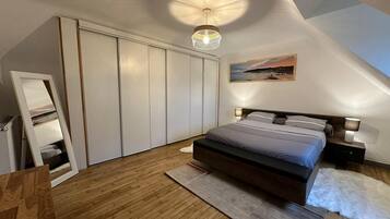 3 Schlafzimmer, BĂŒgeleisen/BĂŒgelbrett, WLAN, BettwĂ€sche