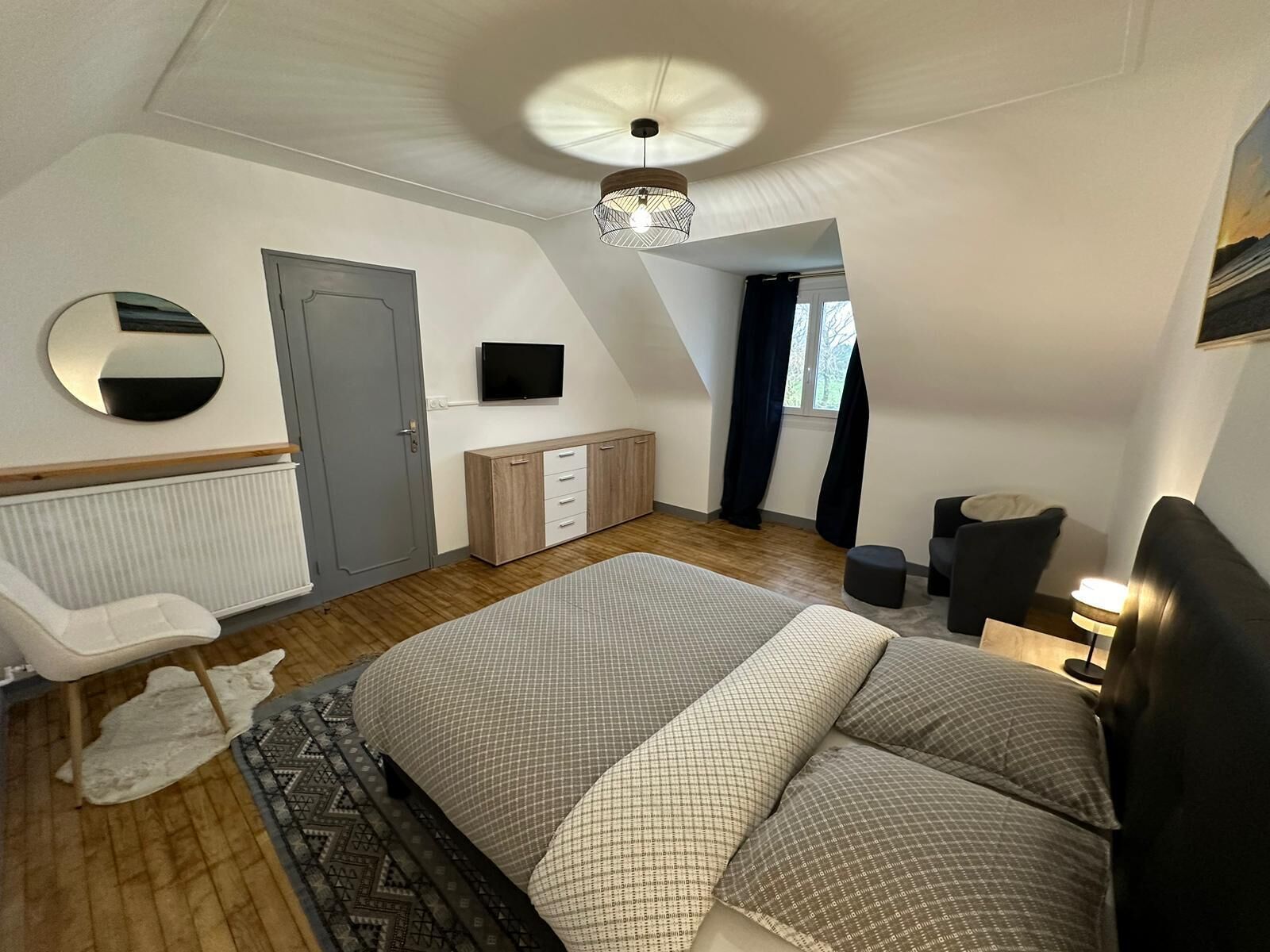 3 chambres, fer et planche à repasser, Wi-Fi, draps fournis