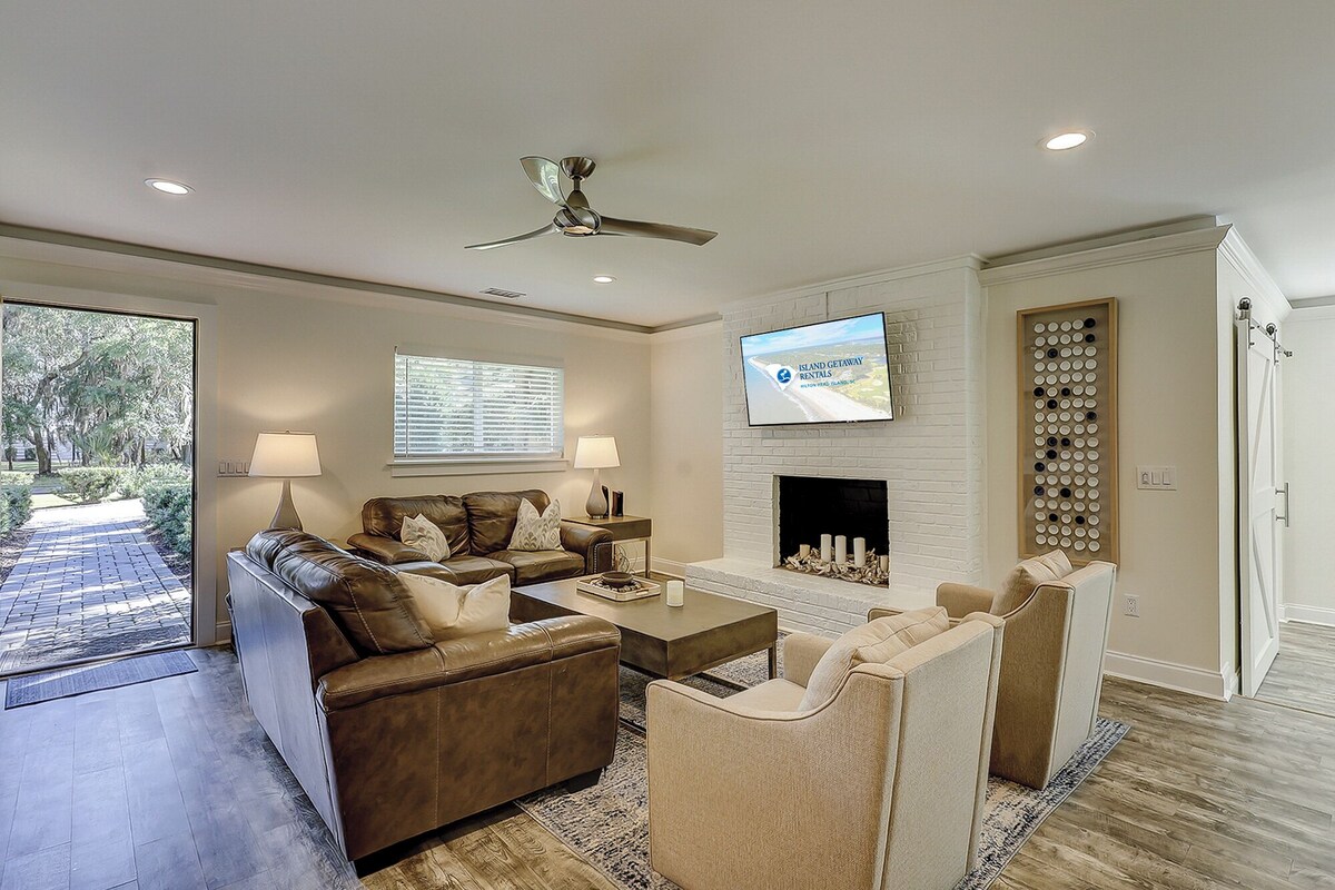 Second row to the ocean - 5 bedroom newly renovated & pet friendly beach home