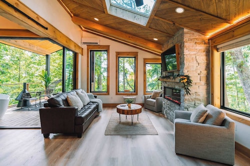 Autumn Blaze at Maple Treehouse