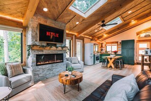 TV, peis og kontorer