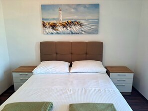 1 habitación, tabla de planchar con plancha, wifi y ropa de cama 