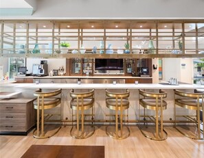 Townhome, 5 Bedrooms | Dining