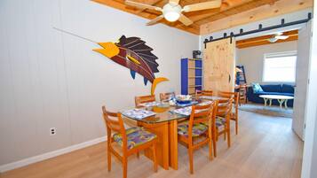 Townhome, 3 Bedrooms | Dining