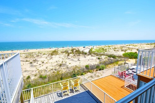 Sea Edge 3 3 Bedroom Townhouse by RedAwning