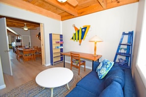 Casa geminada, 3 quartos | Área de estar | Serviços de streaming