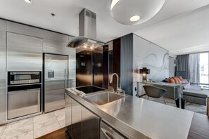 Fridge, microwave, stovetop, dishwasher