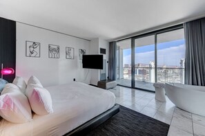 1 habitación, escritorio, tabla de planchar con plancha y wifi 