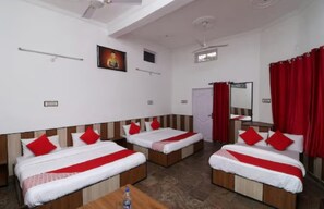 Free WiFi, bed sheets - Goroomgo Hotel Aqua Waterfall Dharamsala (Dharamshala)