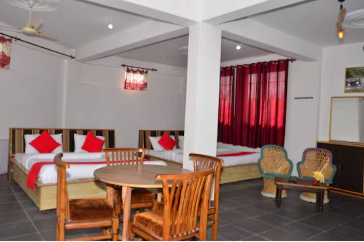 Deluxe Quadruple Room | Free WiFi, bed sheets