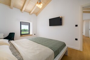 2 bedrooms, iron/ironing board, WiFi, bed sheets - Villa Tonka - beautiful villa with private pool in Pula (Valtura)