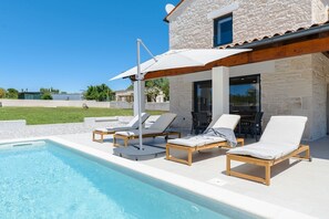 A heated pool - Villa Tonka - beautiful villa with private pool in Pula (Valtura)