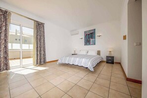 4 bedrooms, iron/ironing board, bed sheets - Villa Rosario Views (Albufeira)