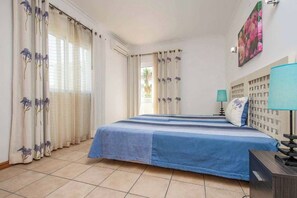 4 bedrooms, iron/ironing board, bed sheets