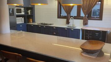 Cabana lua de mel, vista para a montanha | Cozinha privada | Geladeira, micro-ondas, liquidificador, forno com torradeira