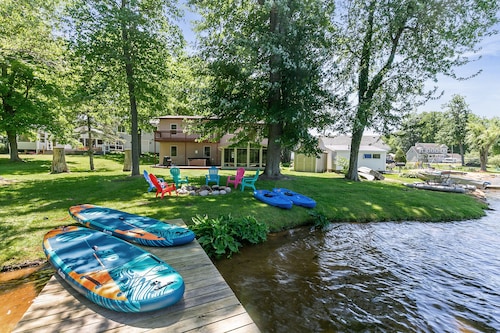 Lake Front, Hot Tub, Game Room, Kayak/SUPs, Firepit, Pet Friendly