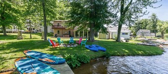  Lake Front, Hot Tub, Game Room, Kayak/SUPs, Firepit, Pet Friendly