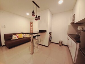 Apartment, 1 Bedroom, Accessible, Smoking | Interior