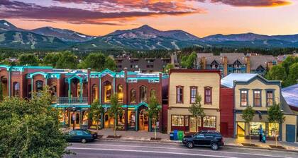 Main St Station Views! Pool+7 Hot Tubs Walk 2 Lift