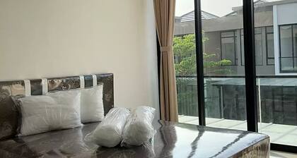 Rumah baru didallas pik 2 dan free pembantu. Banyak wisata kuliner, klub, mall