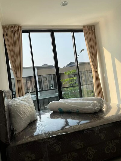 Rumah baru didallas pik 2 dan free pembantu. Banyak wisata kuliner, klub, mall