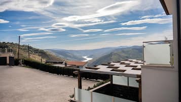Suite superior, 1 cama de matrimonio grande, vistas al río | Terraza o patio
