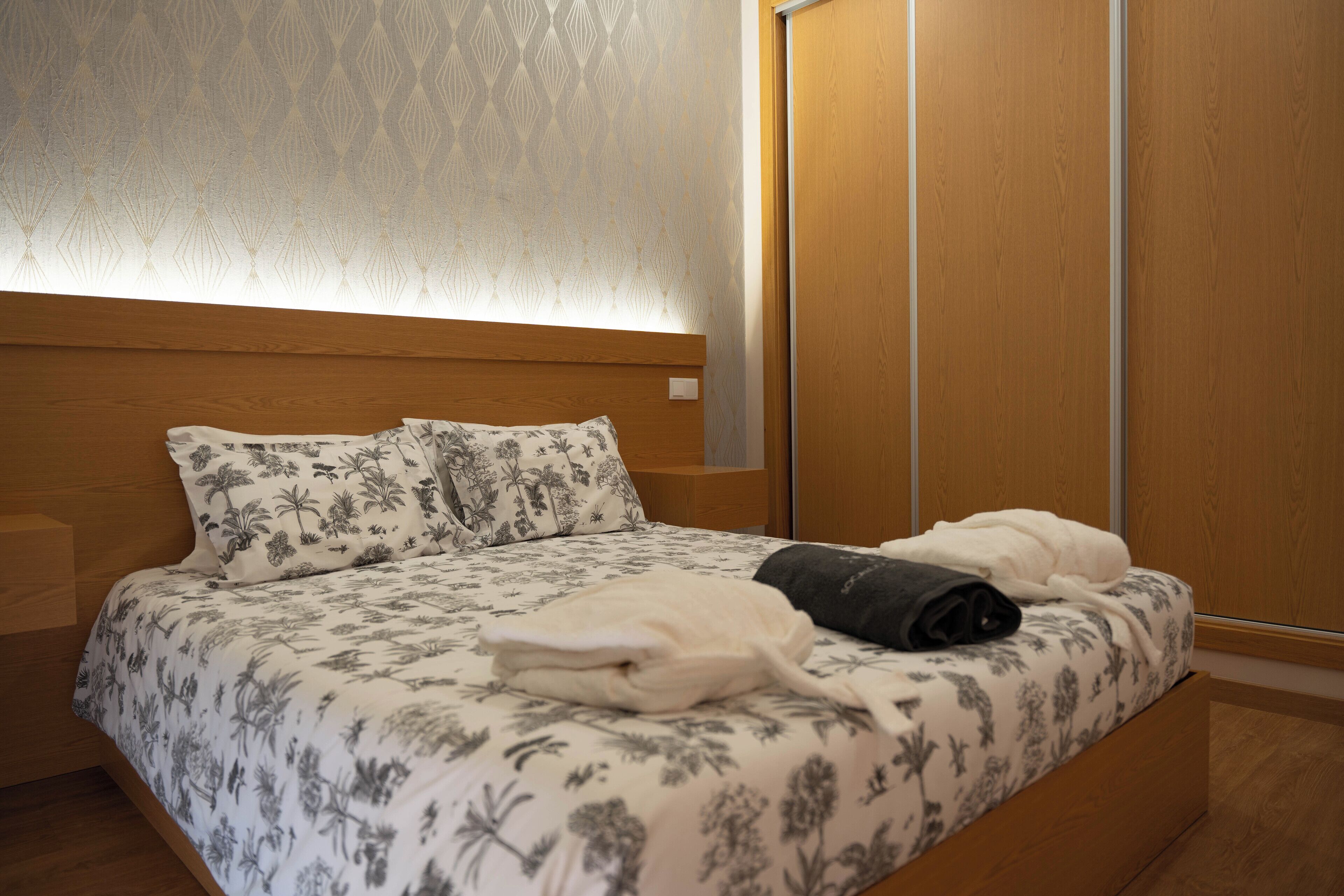 Desk, WiFi (free), bed sheets
