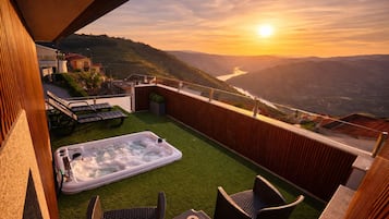 Suite de lujo, 1 cama King size, vista al río | Escritorio, wifi gratis y ropa de cama