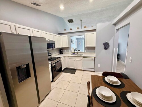 Grand Fabulous Pines 3BR Pool Home near Disney