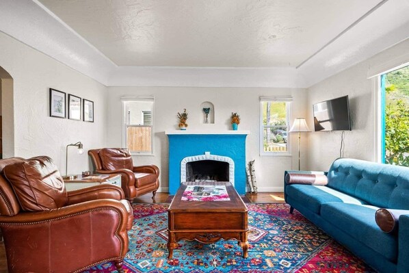 Televisie en een open haard