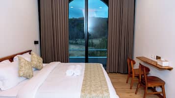 2 bedrooms, Select Comfort beds, in-room safe, laptop workspace