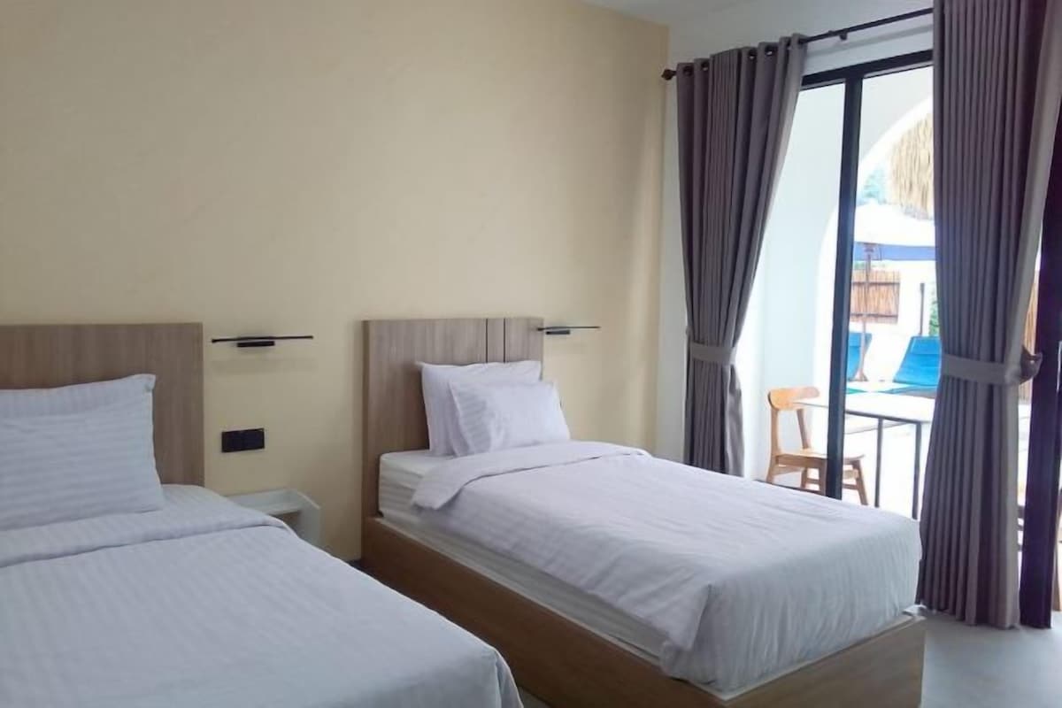 Rúm með Select Comfort dýnum, öryggishólf í herbergi