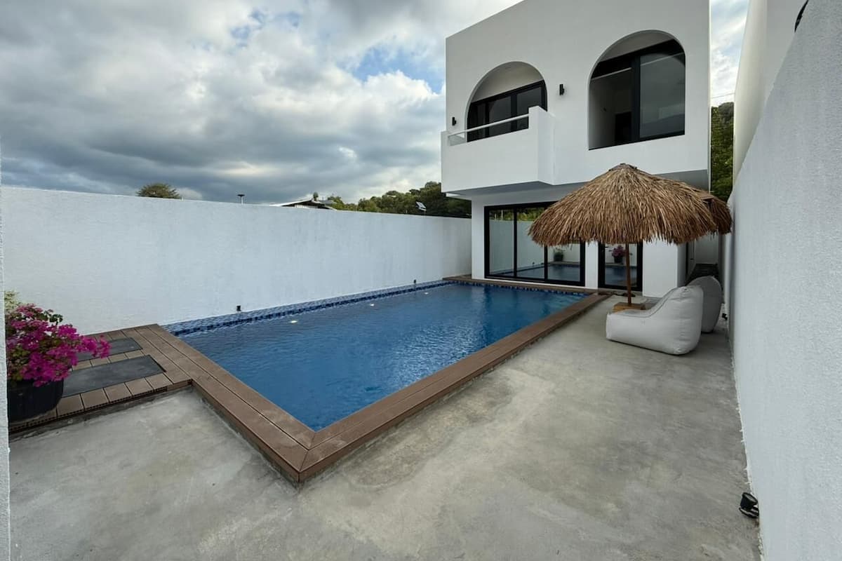 2 bedrooms, Select Comfort beds, in-room safe, laptop workspace