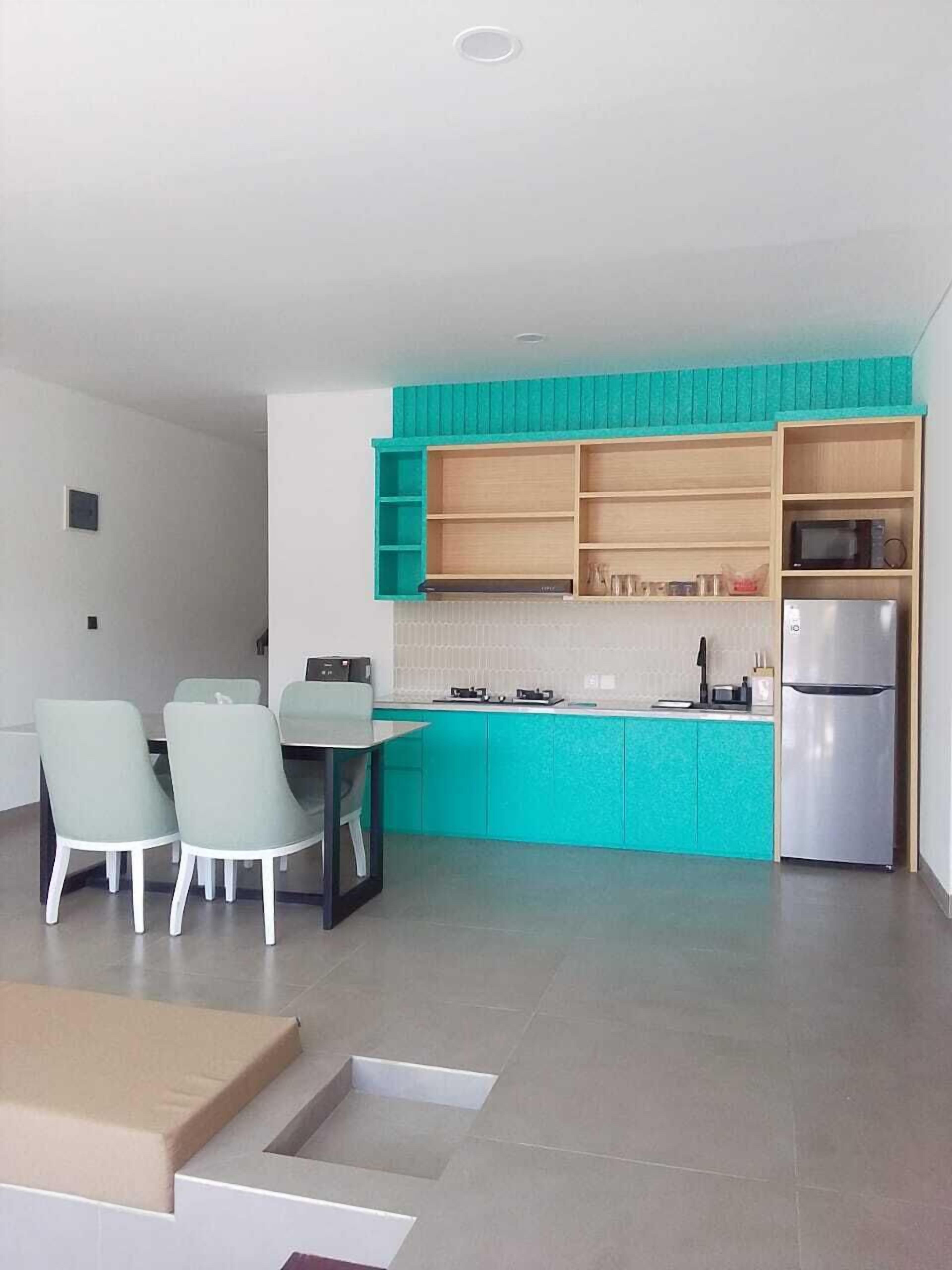 Perhehuvila, 3 makuuhuonetta | Yksityinen keittiö | Täysikokoinen jääkaappi, mikroaaltouuni, liesi, astianpesukone