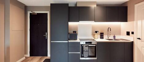 Mikrowelle, Ofen, Herdplatte, Geschirrspüler