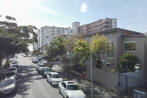 Front of property - Spring Tide Inn by CTHA (Cape Town)