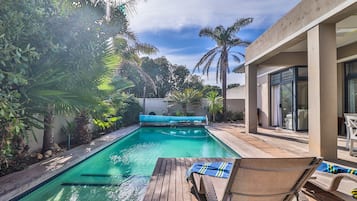 Outdoor pool, pool loungers