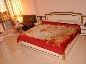 Free WiFi, bed sheets - Goroomgo Hotel Aashirwad Katra (Reasi)
