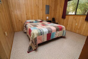 4 عدّة غرف نوم وواي فاي وملاءات أسرّة