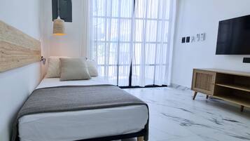 1 bedroom, in-room safe, free WiFi, bed sheets