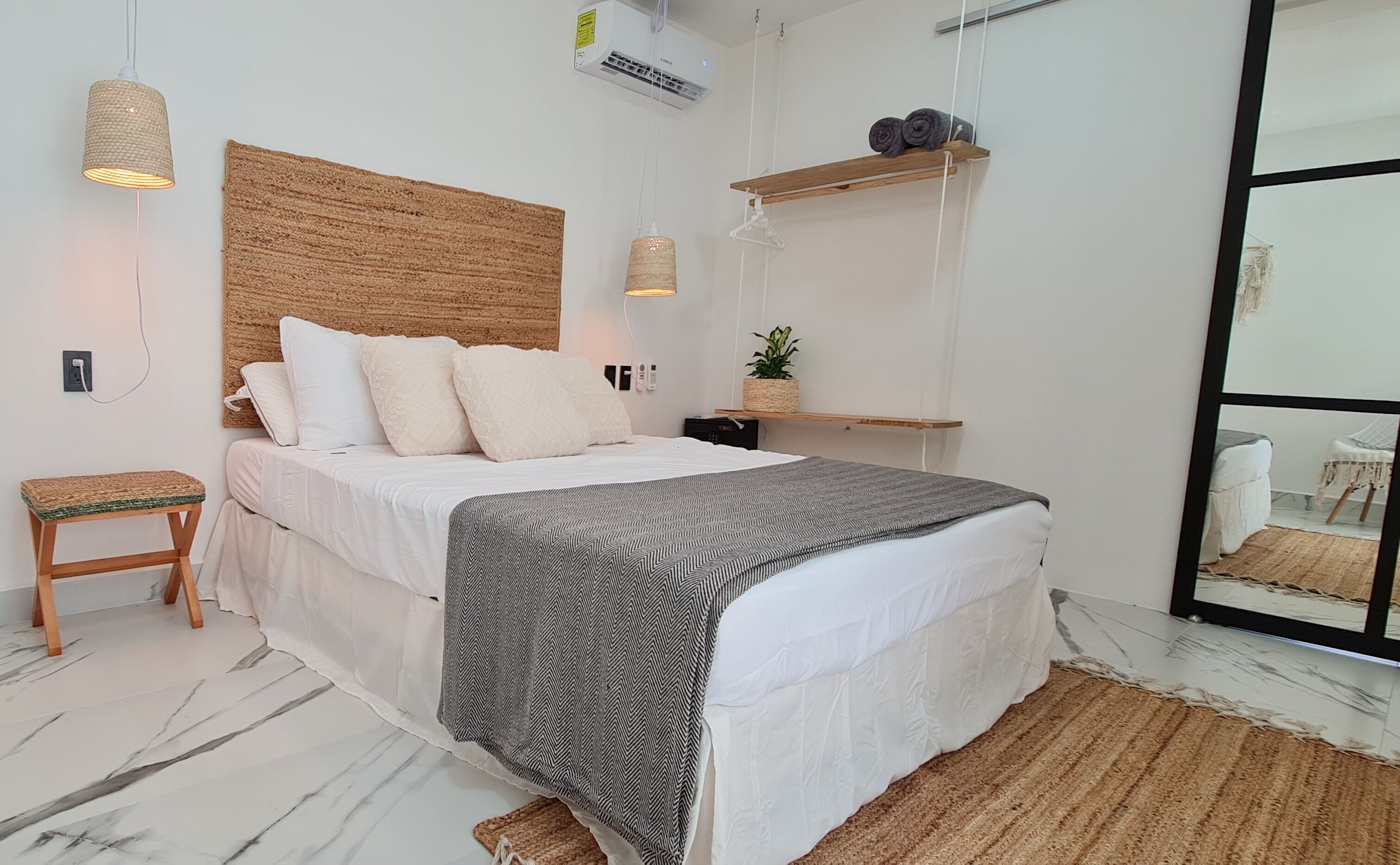 1 bedroom, in-room safe, WiFi (free), bed sheets