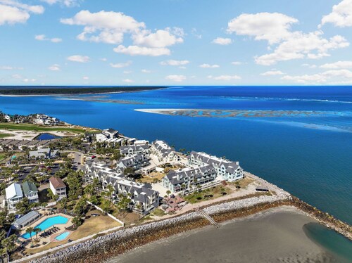 Spectacular Ocean Front Bedroom Views - 626 Newhaven