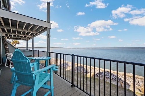 Spectacular Ocean Front Bedroom Views - 626 Newhaven