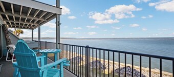 Spectacular Ocean Front Bedroom Views - 626 Newhaven