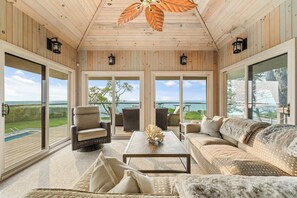 Smart TV, fireplace, table tennis - Juniper Presents: Luxurious Lakefront Vacay Home-Hot tub, Pool, Decks, Views (Grand Beach)
