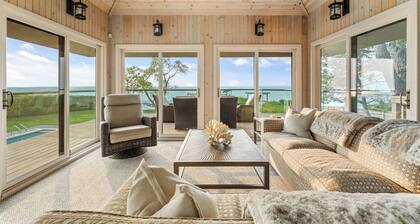 Juniper Presents: Luxurious Lakefront Vacay Home-Hot tub, Pool, Decks, Views