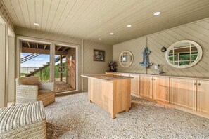 Interior - Lux Lakefront Vacay Home-Hot tub,Pool,Decks,Views (Grand Beach)