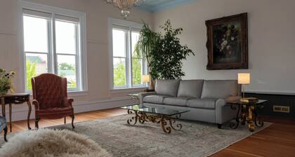 Spacious Condo: Historic Boutique Rental in Downtown Edgerton
