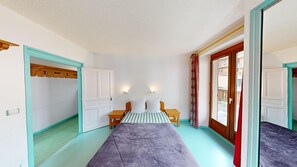 2 室のベッドルーム、アイロン / アイロン台、WiFi、ベッドシーツ