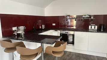 Studio | Private kitchen | Fridge, oven, stovetop, dishwasher